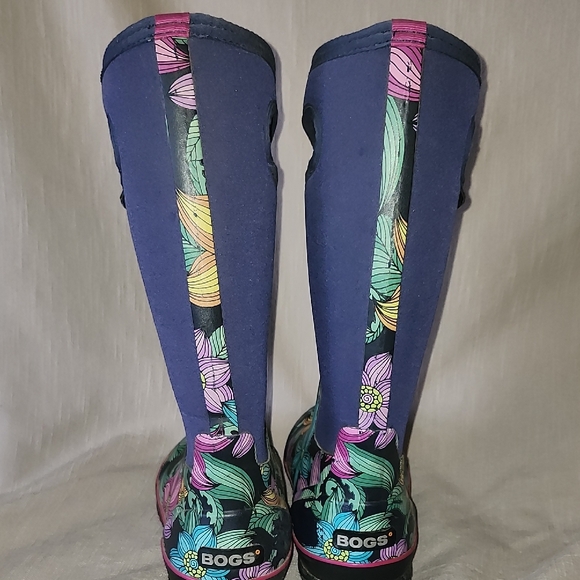 Bogs Women's Navy Floral Winter Boots - Picture 3 of 5